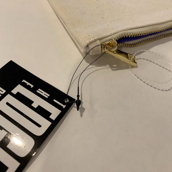 "How to Slay" 👄 - Cosmetic or Electronic Cord Bag - NWT - Picture 4 of 5